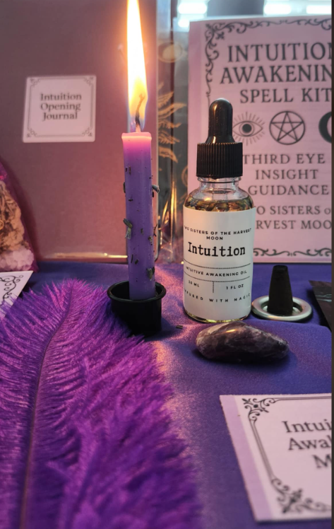 Awaken intuition with this witchcrafted spell kit. Includes oil, herbs, crystals, meditation & more for deep third eye ritual work.