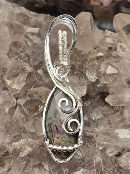 Faceted Sunset Labradorite Pendant With Accent Beads