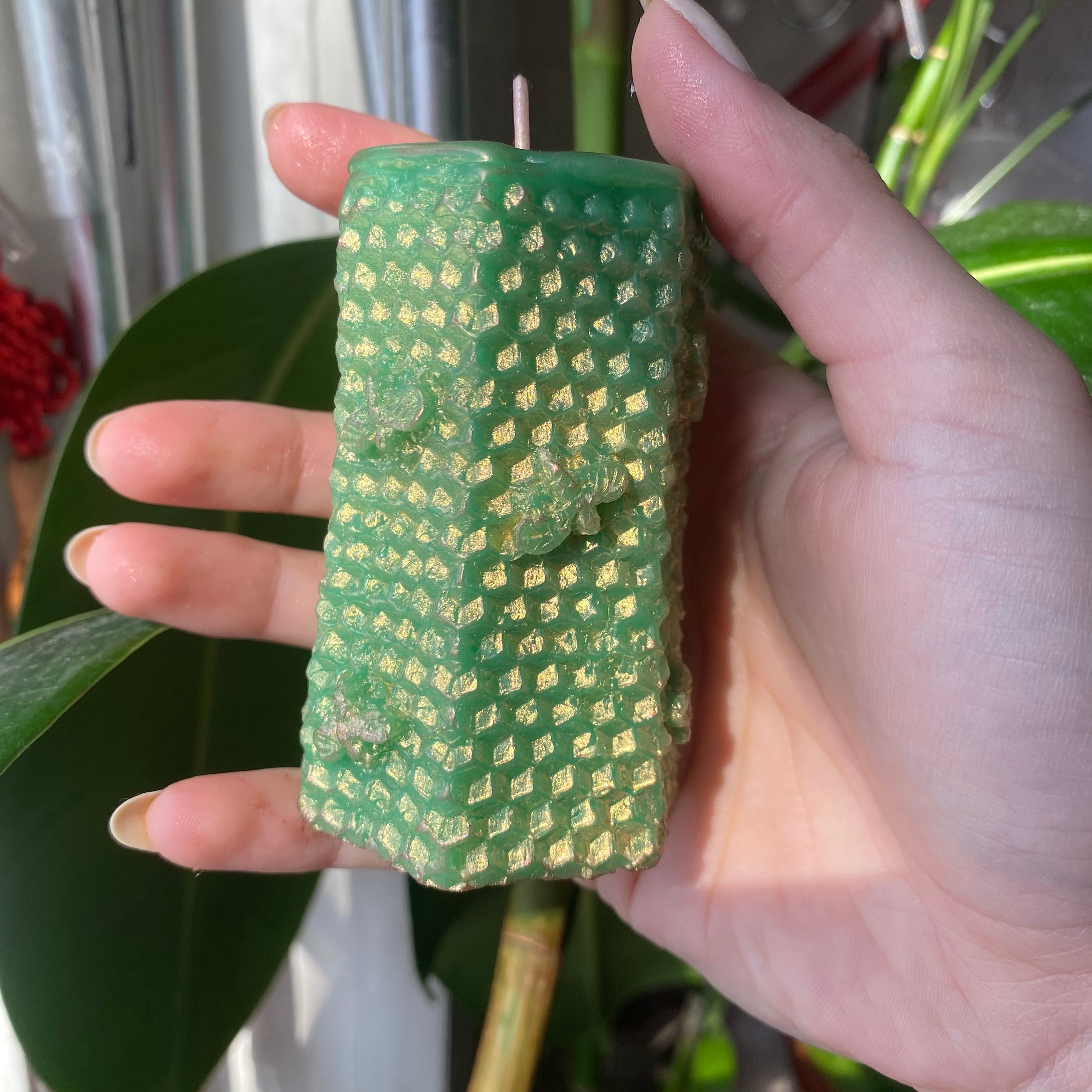 Honeycomb bee tower 100% natural beeswax ritual candle