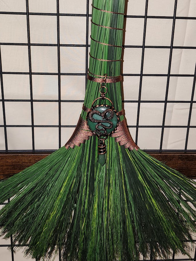 Snake Double Wing Broom