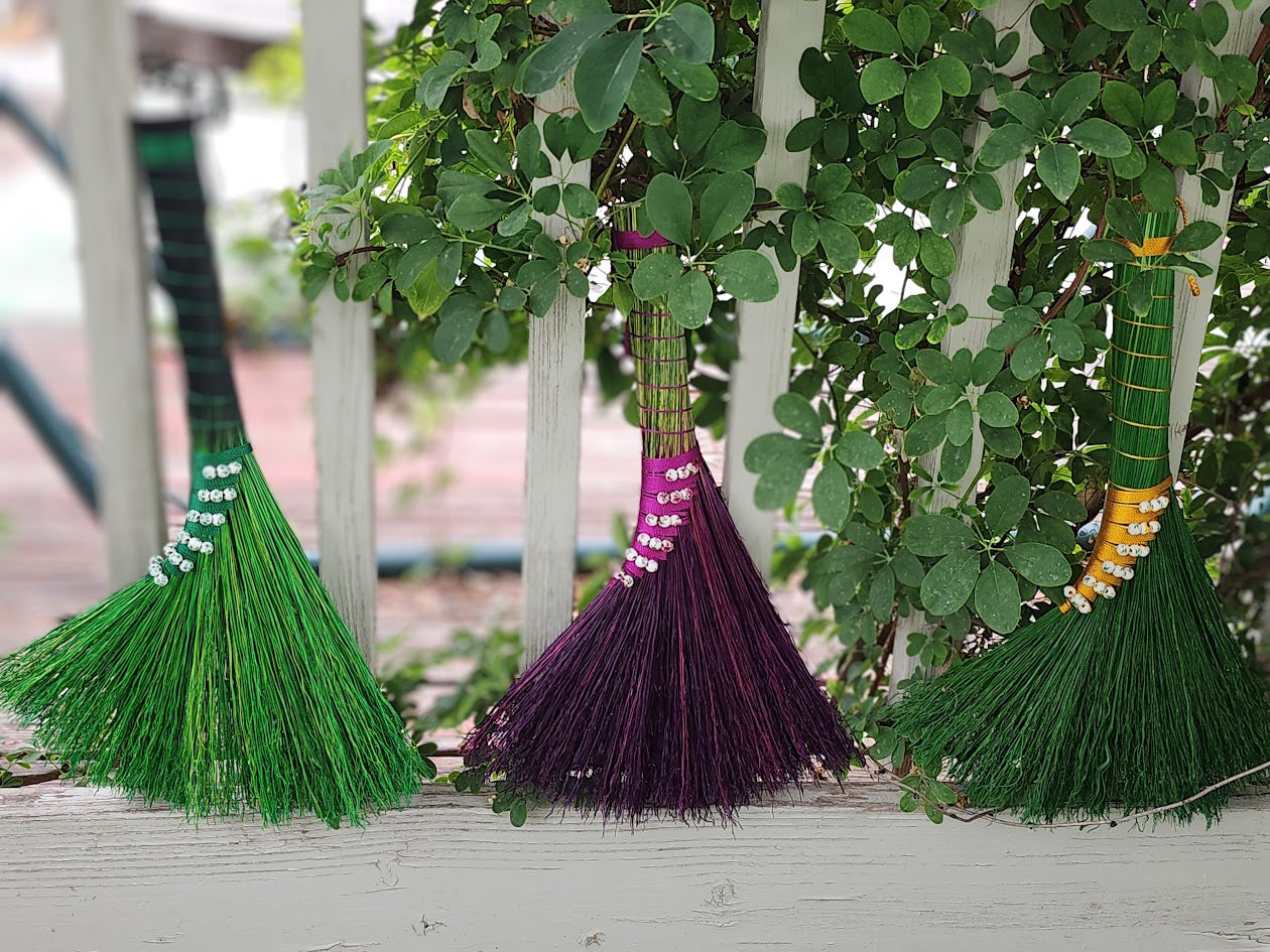 Garden Trio Green Blooms Broom