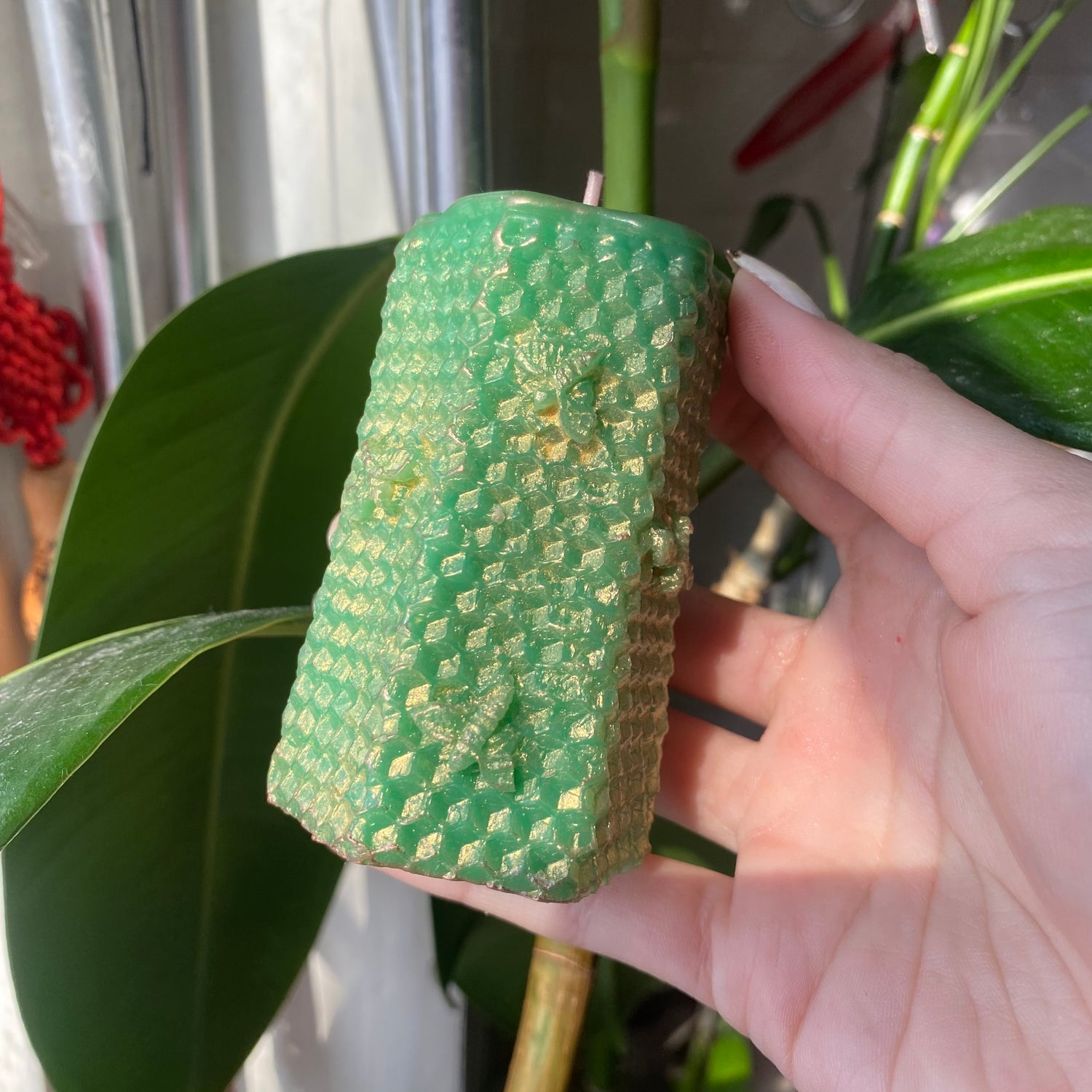 Honeycomb bee tower 100% natural beeswax ritual candle