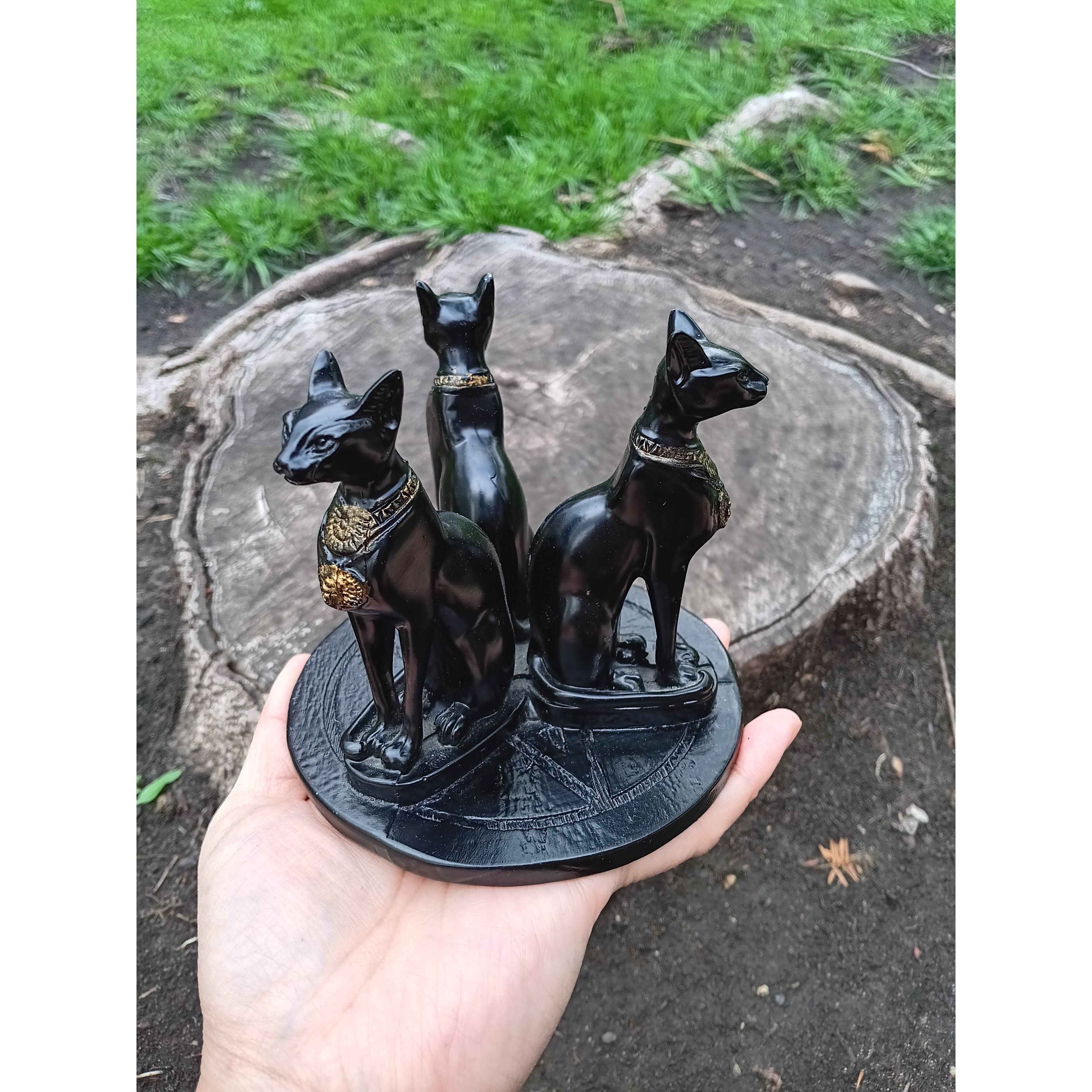 Egyptian Bastet Cat Guardian Pentacle Sphere Holder – Triple Feline Protection for Crystals &amp; Altars