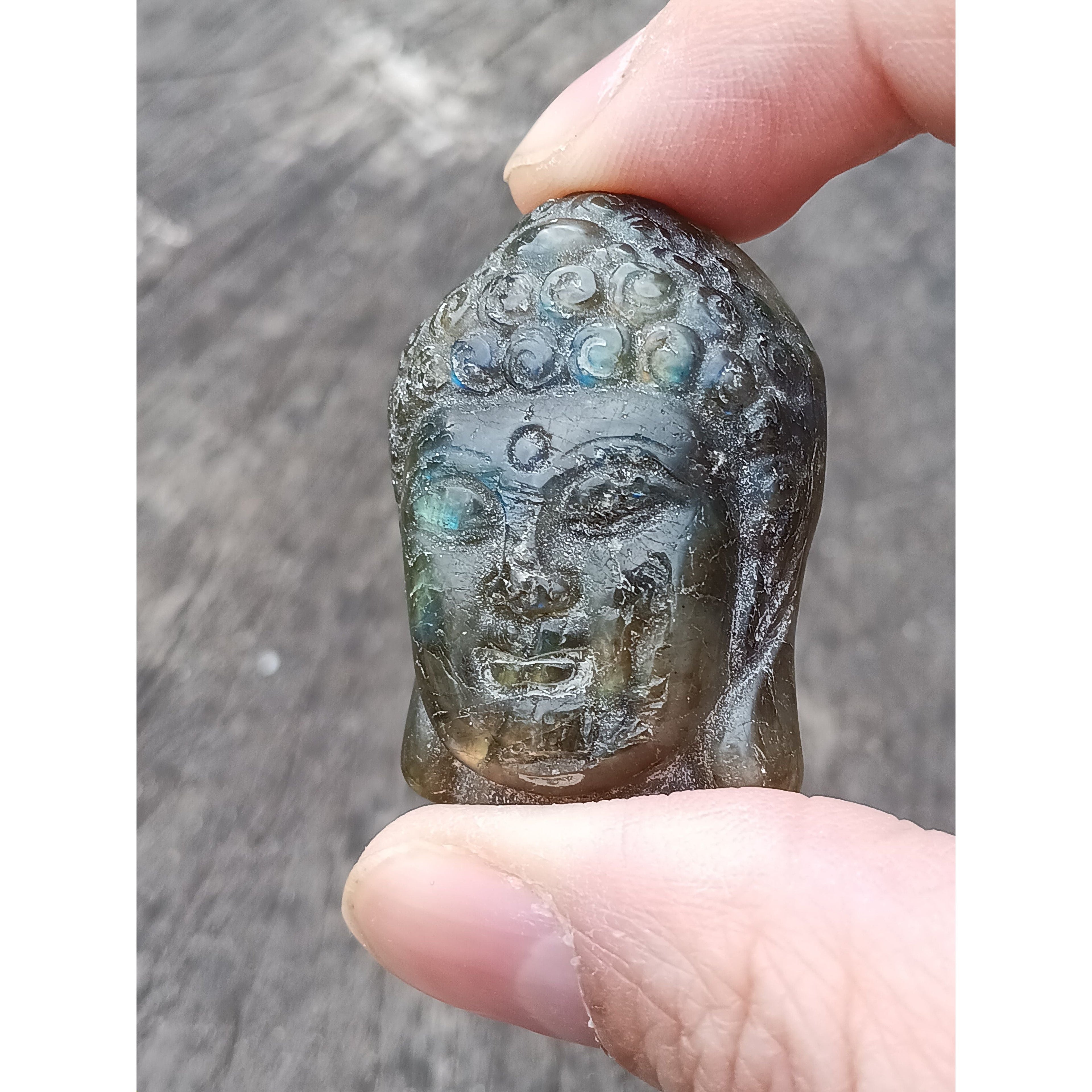 Buddha Labradorite Palm Stone – Flashy Crystal with Buddha Head Carving