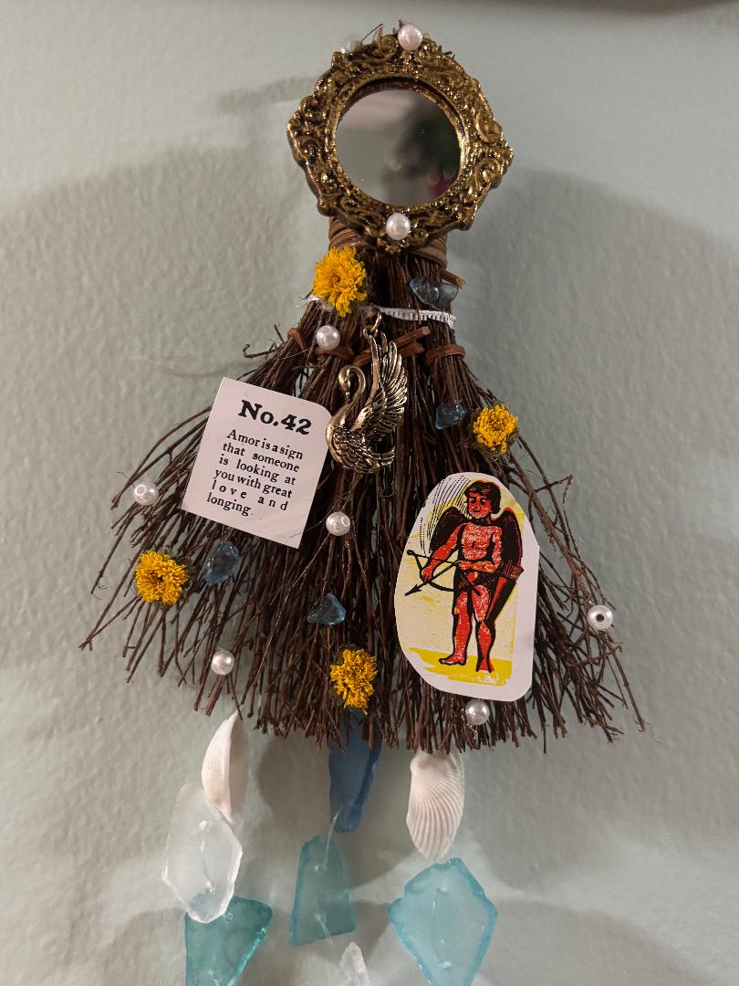 Aphrodite wall broom