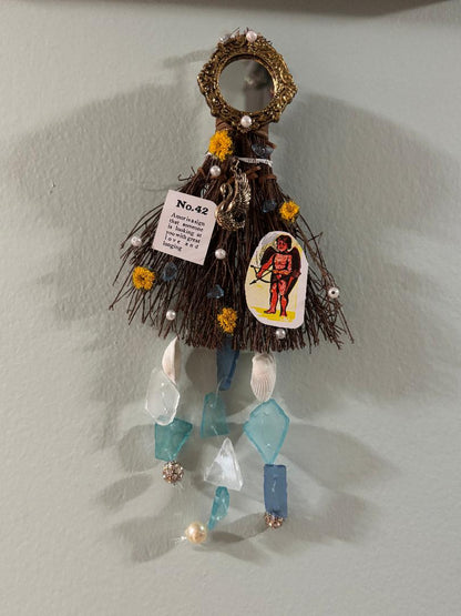 Aphrodite wall broom