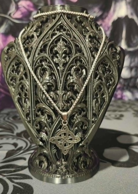 Gothic Baroque Protective Jewelry Bust – 3D Printed Altar Necklace Display