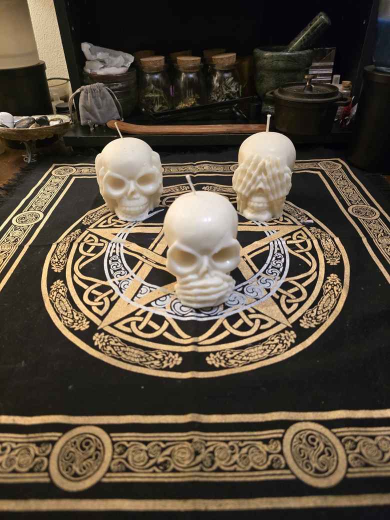 💀 The Three Wise Skulls Candles 💀