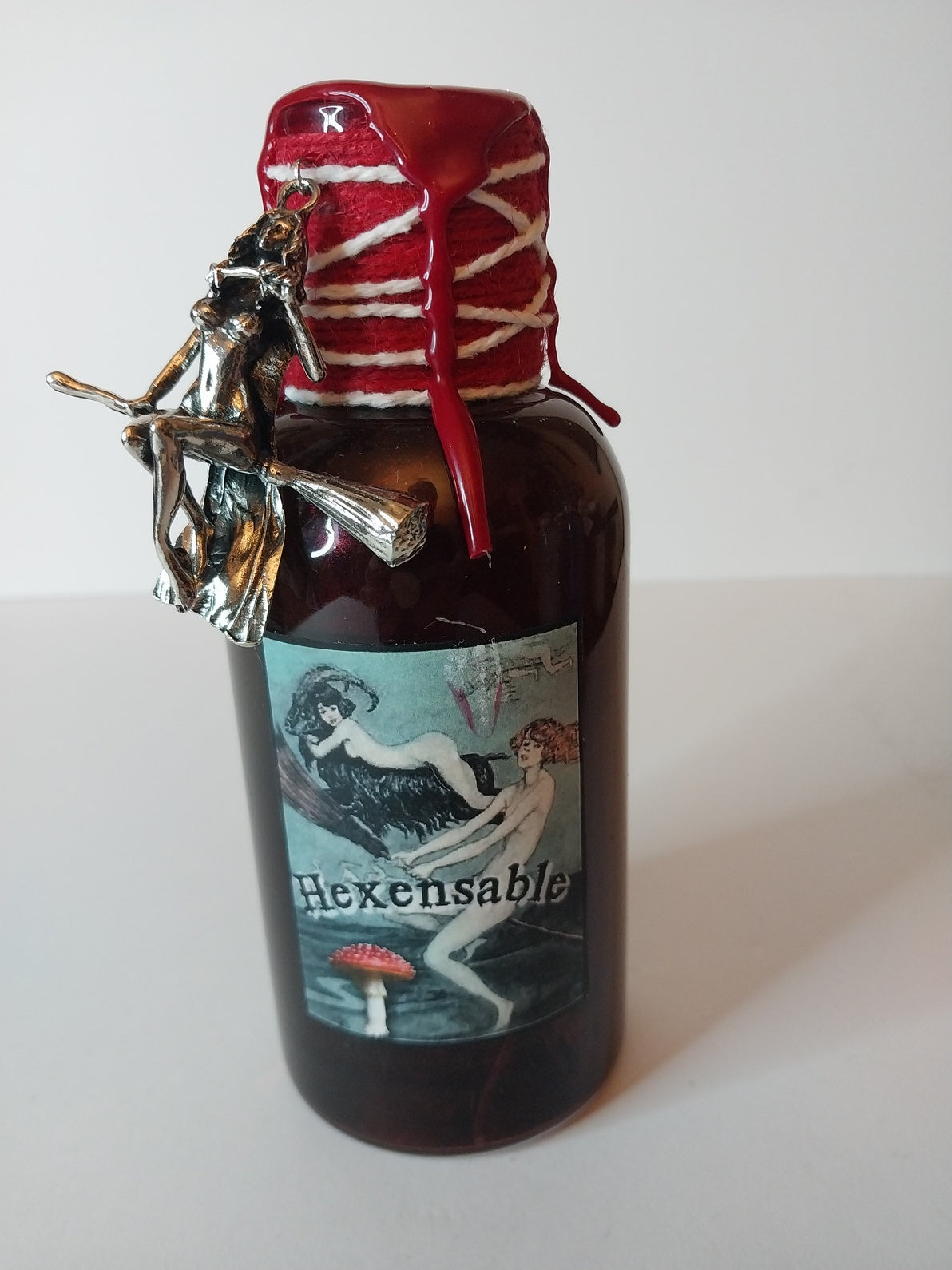 Hexensable | Flying Potion | Decorative Prop Potion