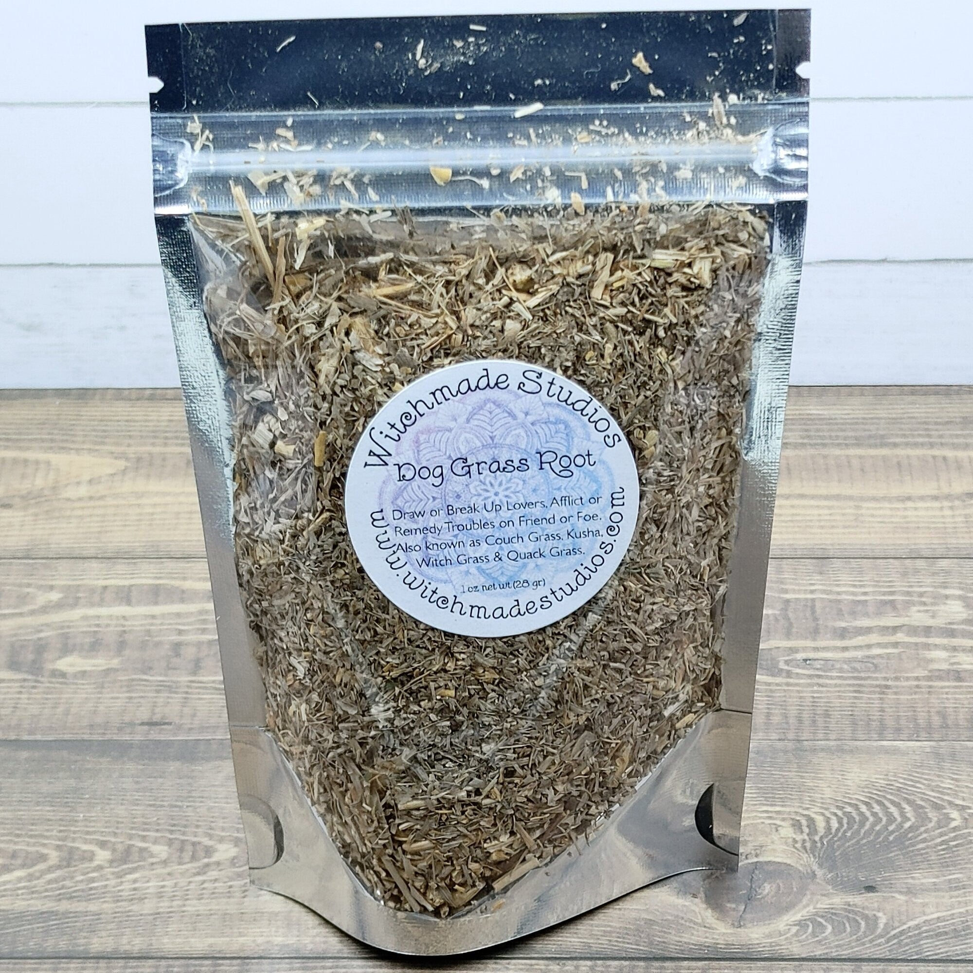 Dog Grass Root Herb, Protection, Banishing, Cleansing, Remove Hexes, Promote Happiness, Attraction, Attract Lover (1 oz)