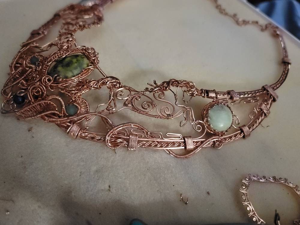 Copper horse necklace,  horse rearing, equestrian gifts for trainers, horse gifts for women, serpentine. Aventurine, statement necklace