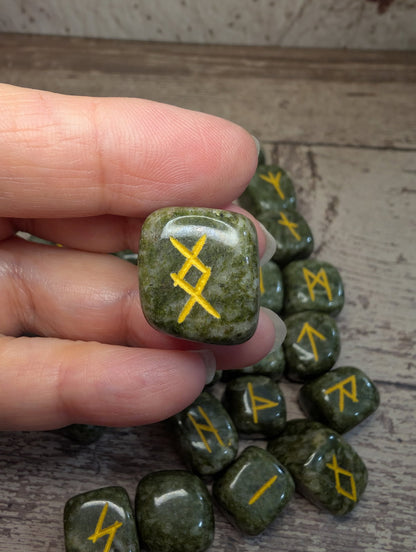 Vesuvianite rune set