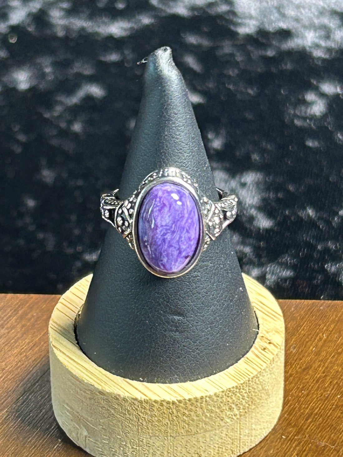 Beautiful HQ Charoite Oval Ring - Adjustable