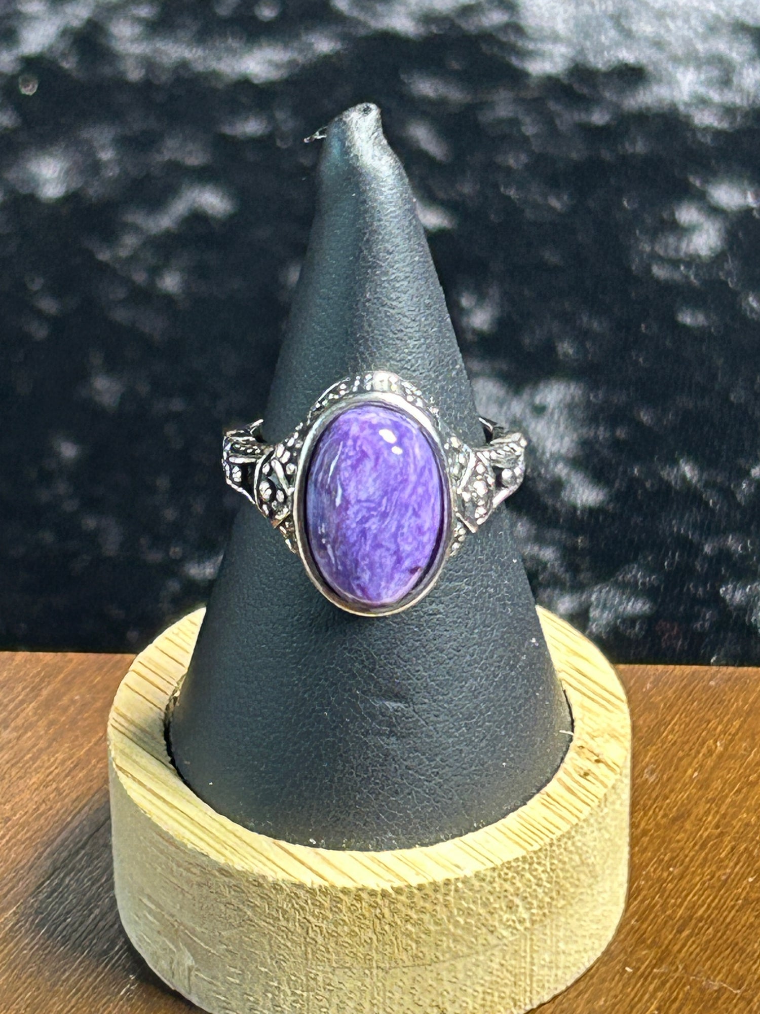 Beautiful HQ Charoite Oval Ring - Adjustable