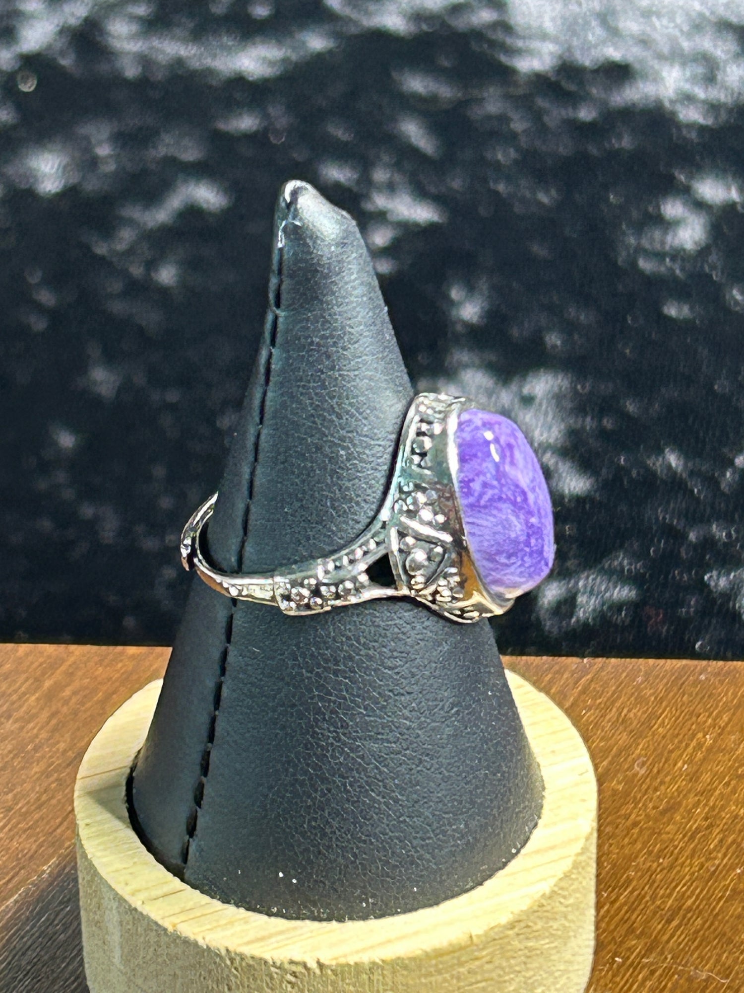 Beautiful HQ Charoite Oval Ring - Adjustable