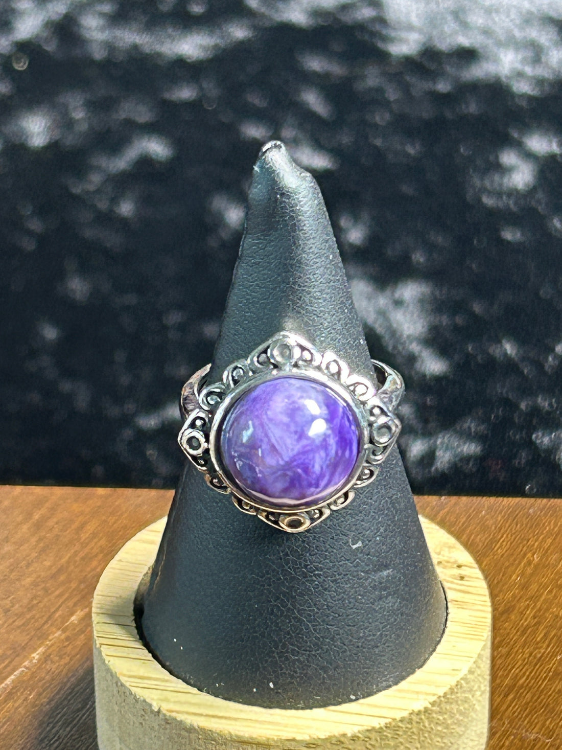 Beautiful HQ Charoite Oval Ring - Adjustable