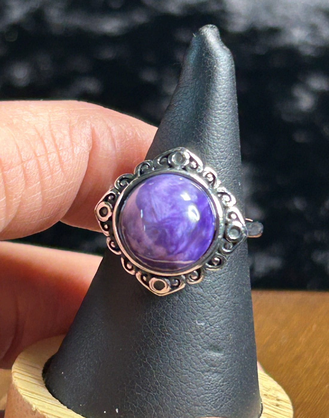 Beautiful HQ Charoite Oval Ring - Adjustable