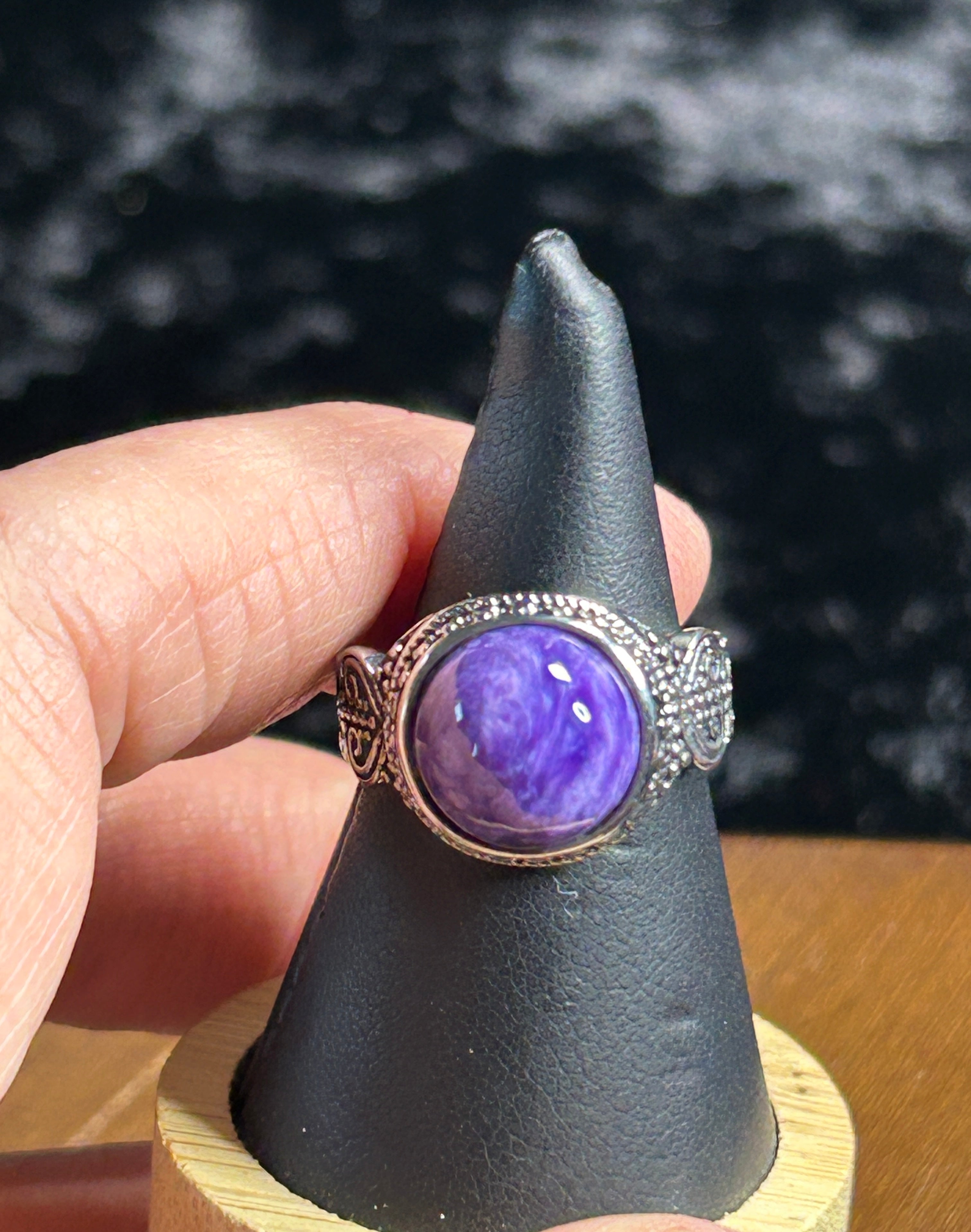 Beautiful HQ Charoite Oval Ring - Adjustable