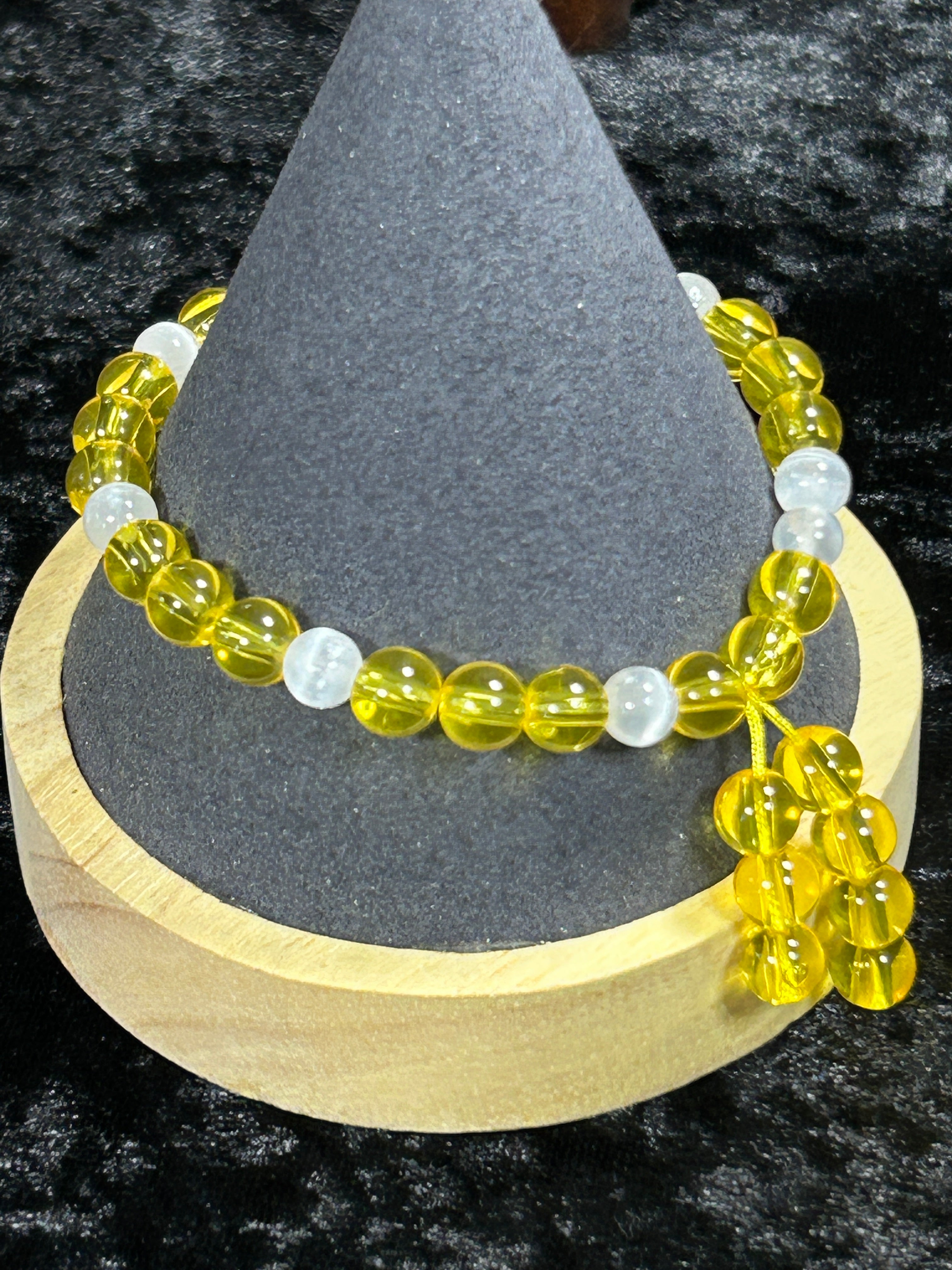 Beautiful Natural Amber Beaded Stretch Bracelet with Selenite