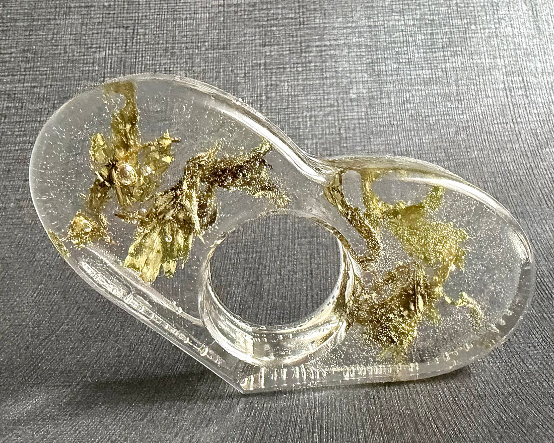 Resin with Mugwort Thumb Page Holder