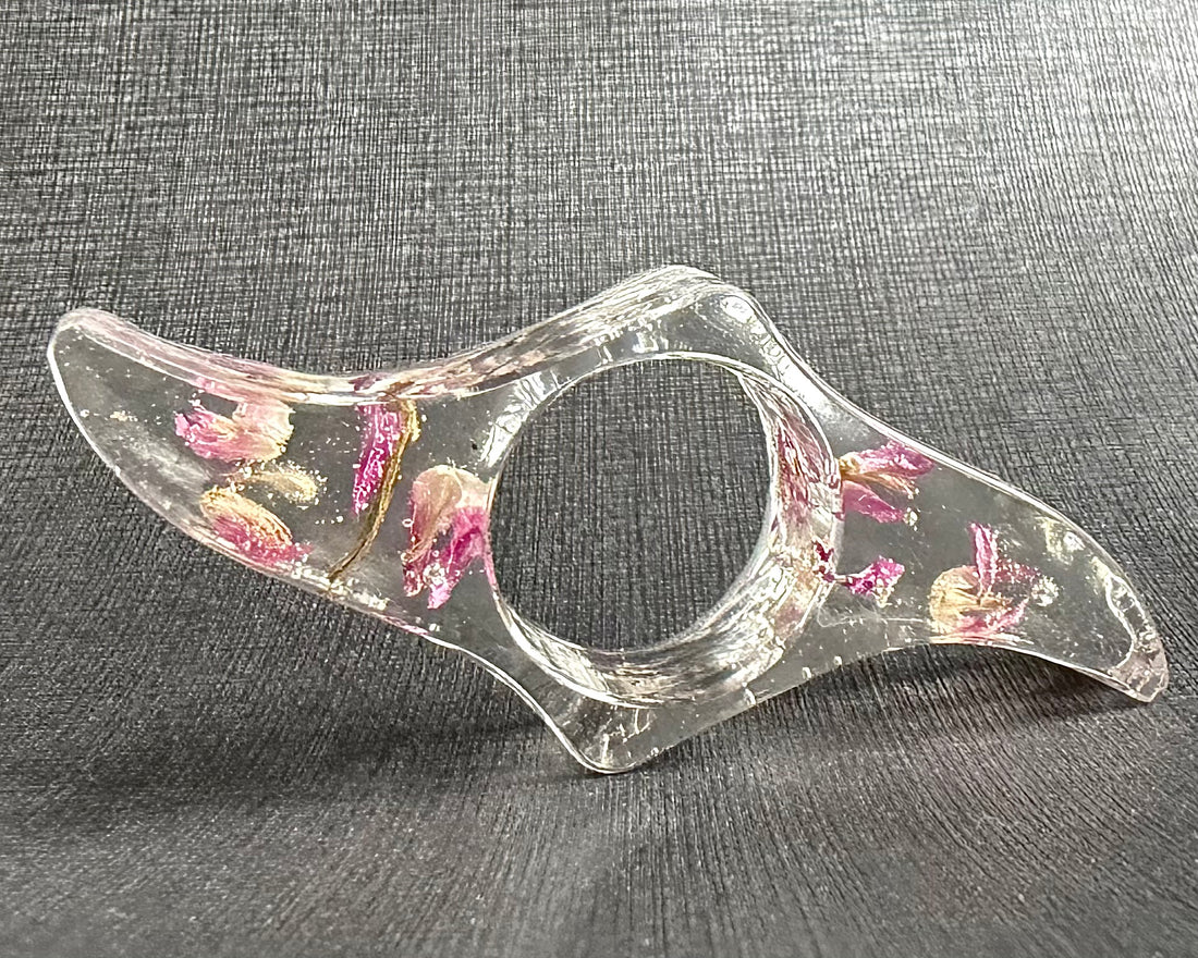 Resin with Gomphrena Globosa Thumb Page Holder