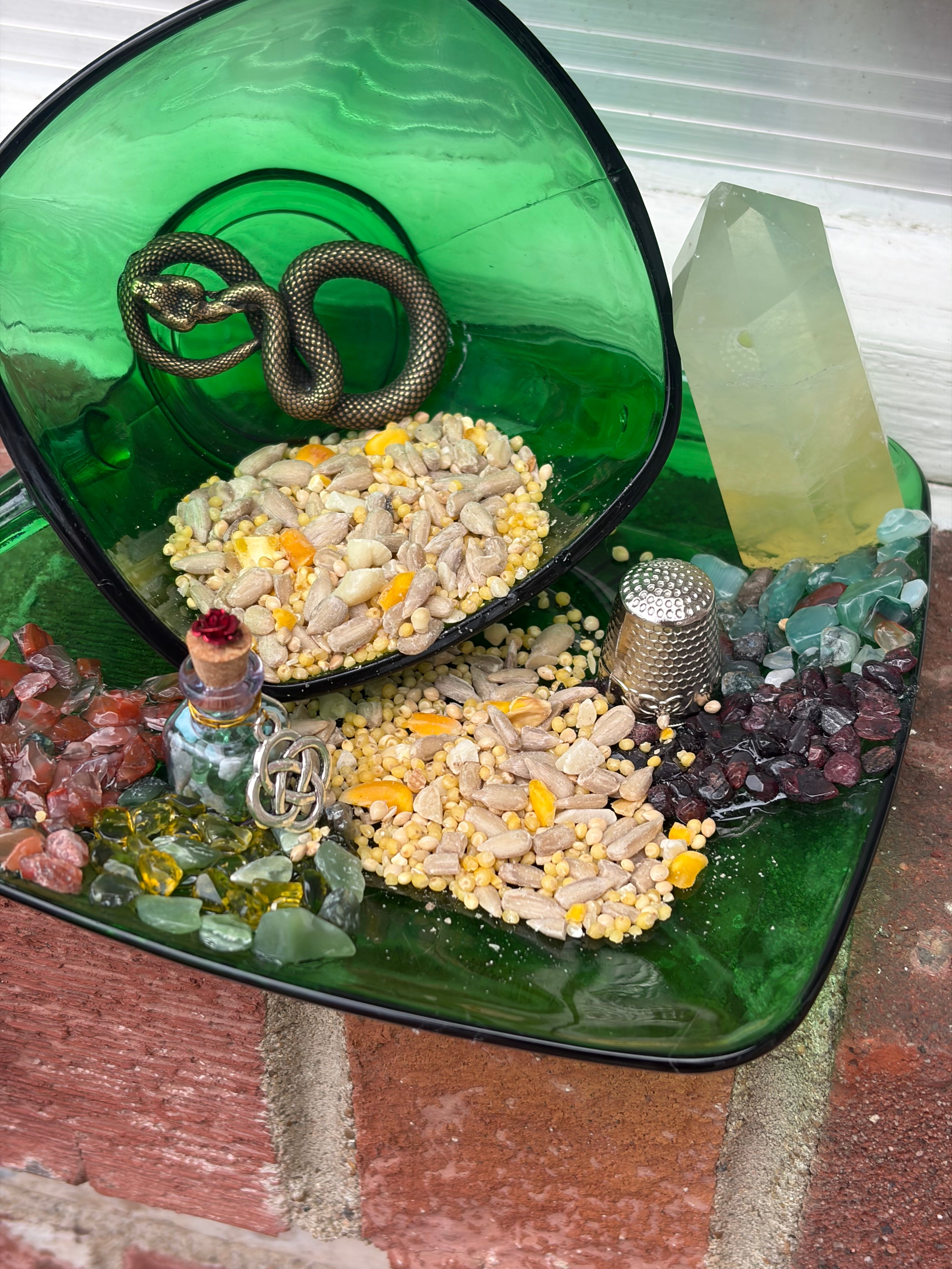 Emerald Venom teacup birdfeeder