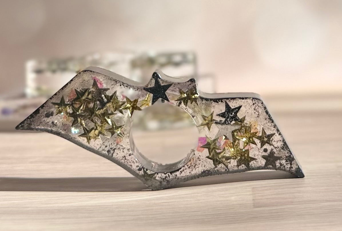 Resin Thumb Page Holder Bat 1