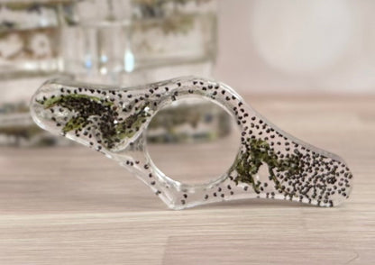 Resin Thumb Page Holder Cloaking 1