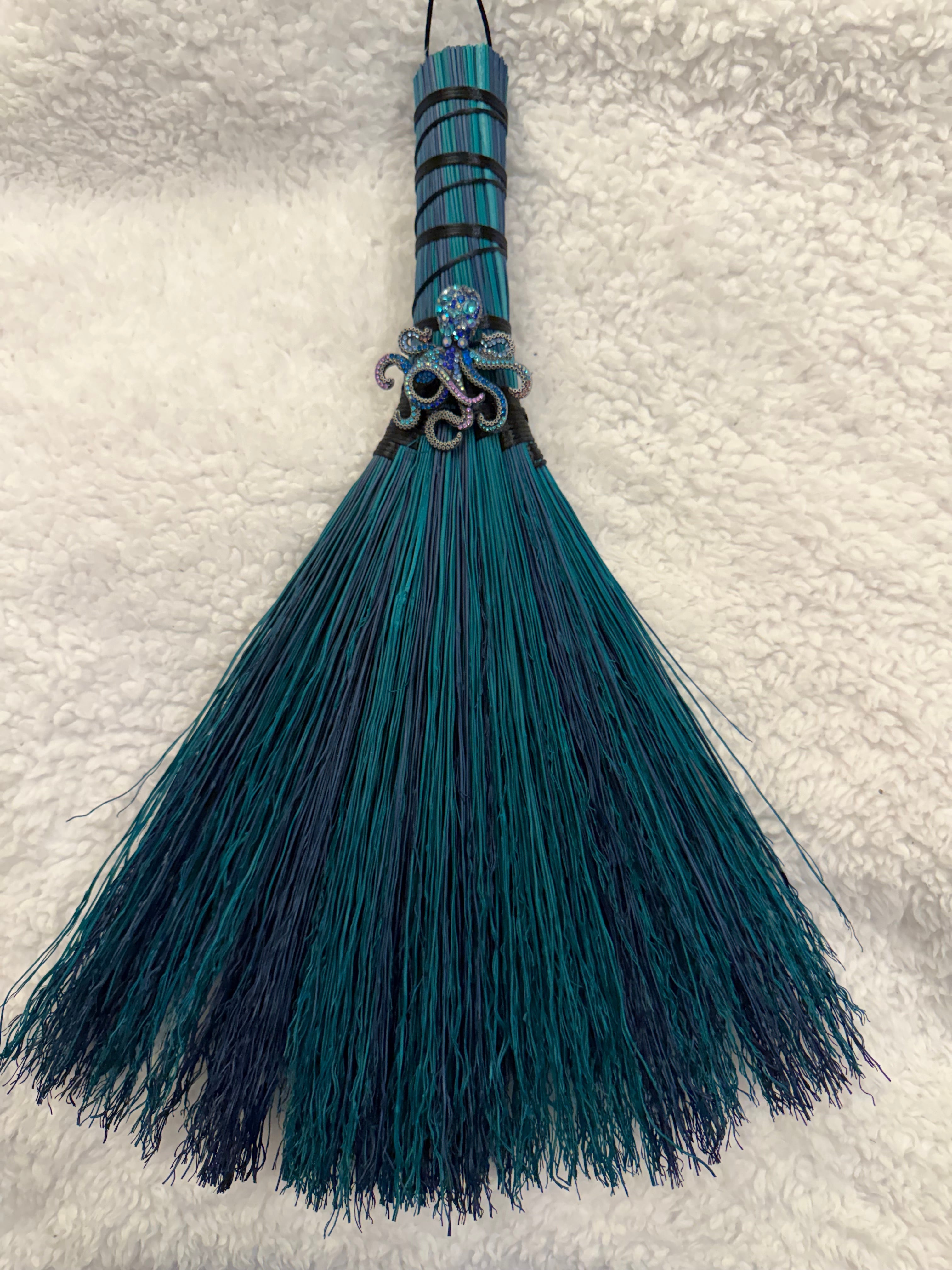 Octopus broom
