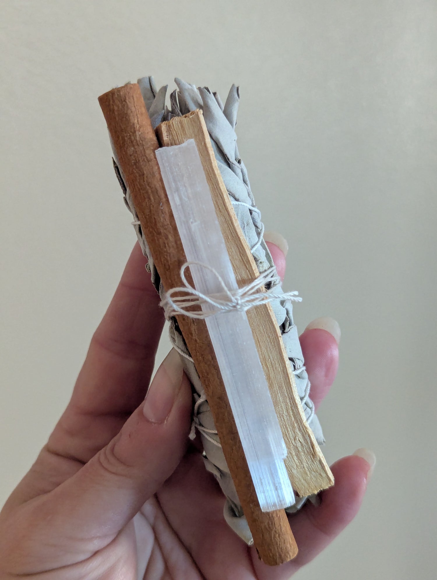 Energy Cleansing Kit | Sage, Palo Santo, Cinnamon, Selenite