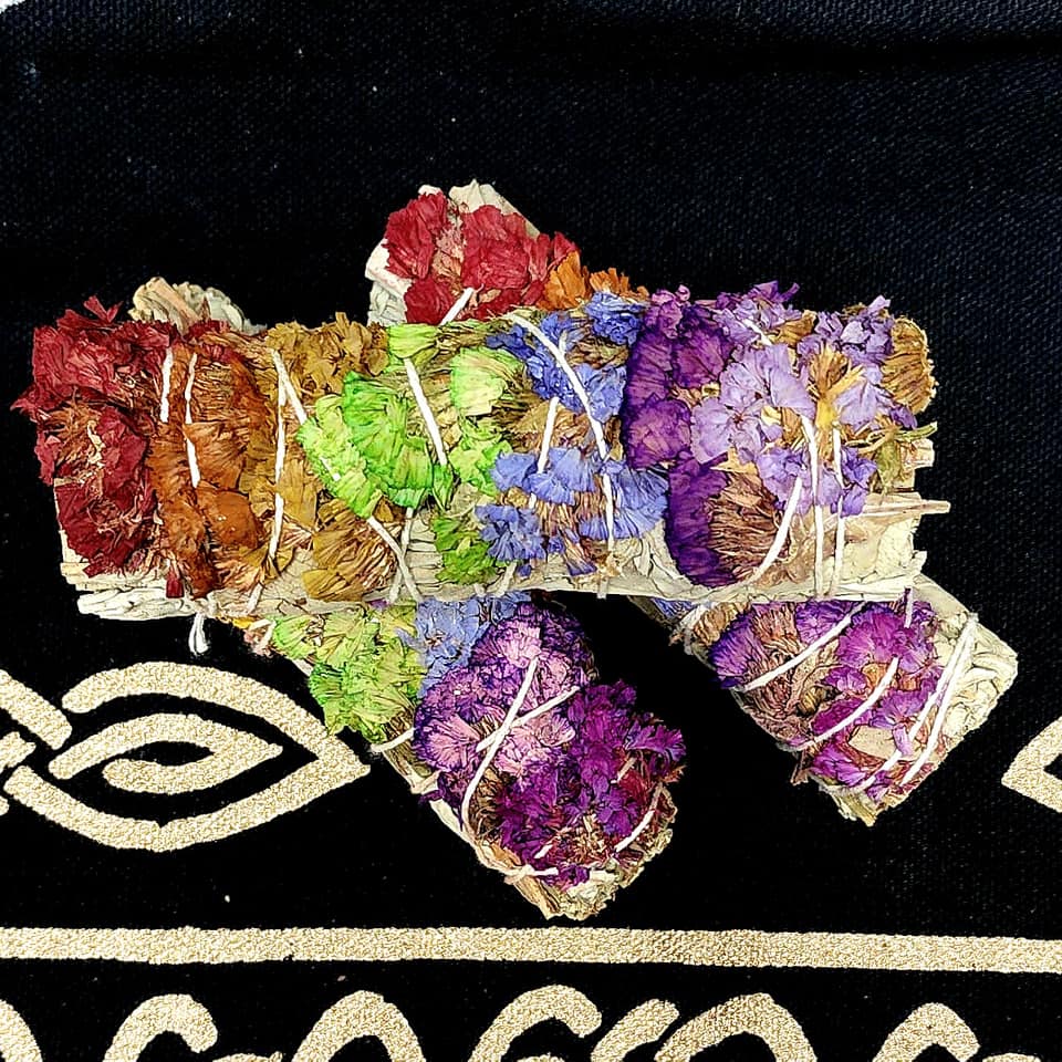 White Sage w/ Colorful Rainbow Sinuata Flower 4"