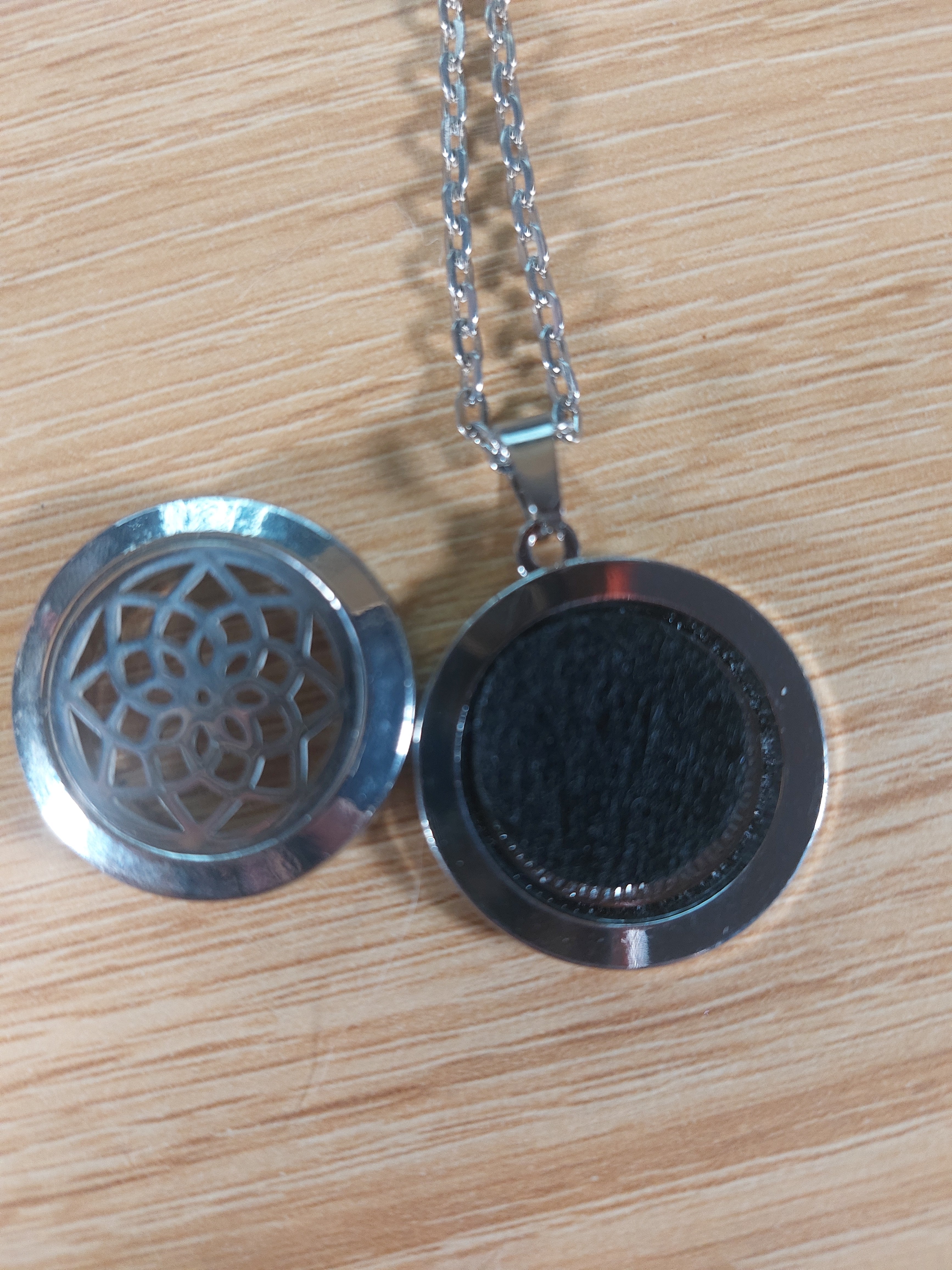 Stainless Steel Lotus Style Flower Deffusion Necklace